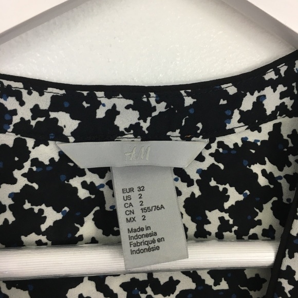 👋🏻2/$20 H&M Multi-Color Blouse - Picture 3 of 4